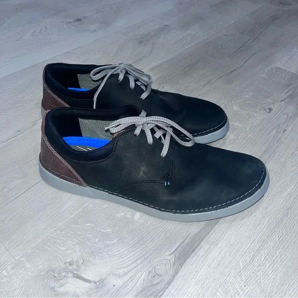 Clarks Greeks sneakers - sz 12 black gray and brown for logo - Picture 1 of 6